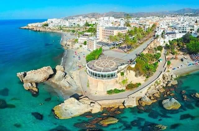 Апартаменты Nerja Centro, Playa Carabeo Экстерьер фото