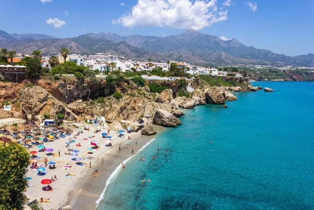 Апартаменты Nerja Centro, Playa Carabeo Экстерьер фото